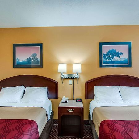 Econo Lodge Near Bluefield College Bagian luar foto