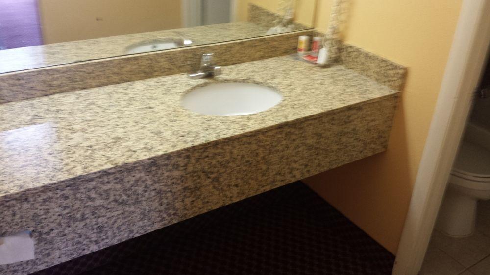 Econo Lodge Near Bluefield College Bagian luar foto