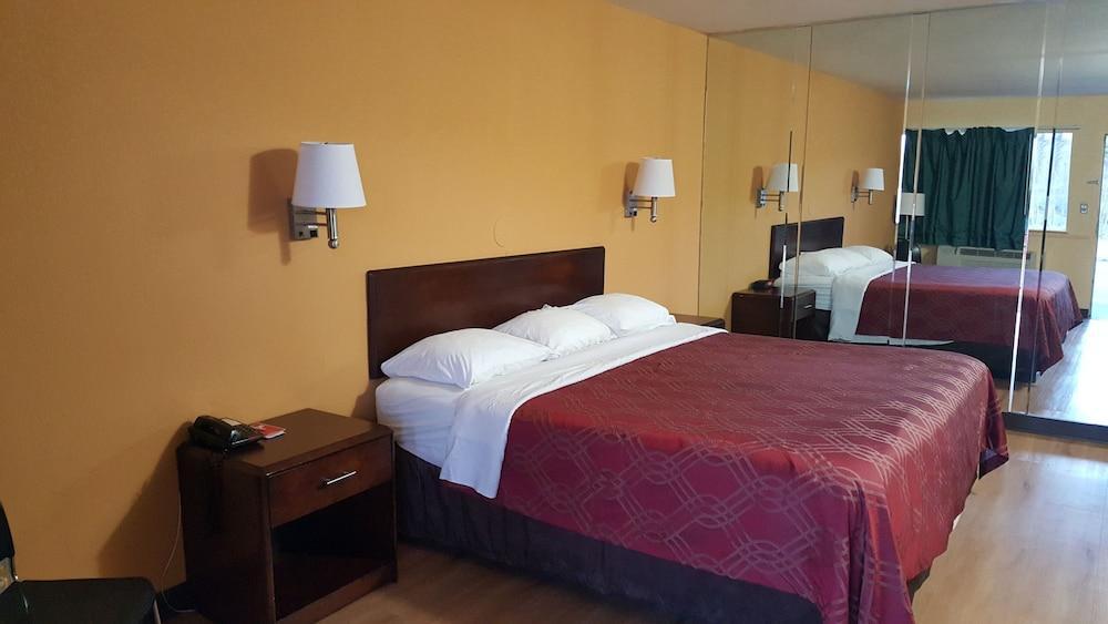 Econo Lodge Near Bluefield College Bagian luar foto