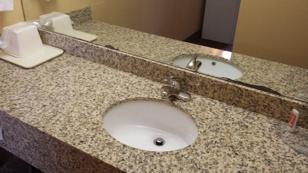Econo Lodge Near Bluefield College Bagian luar foto