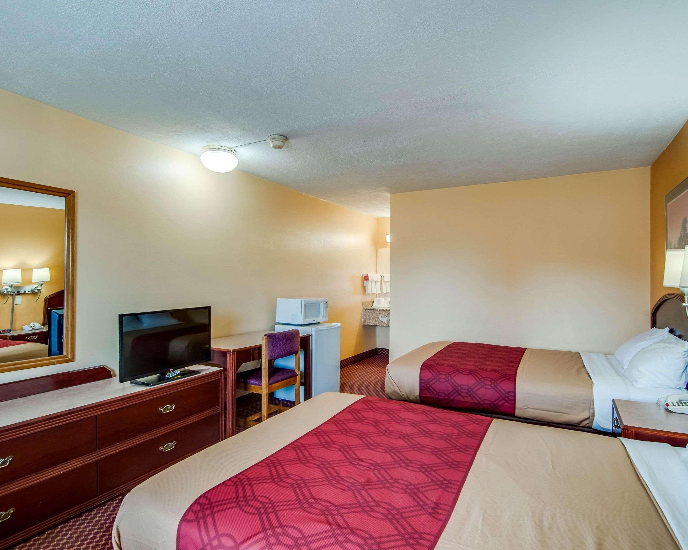 Econo Lodge Near Bluefield College Bagian luar foto