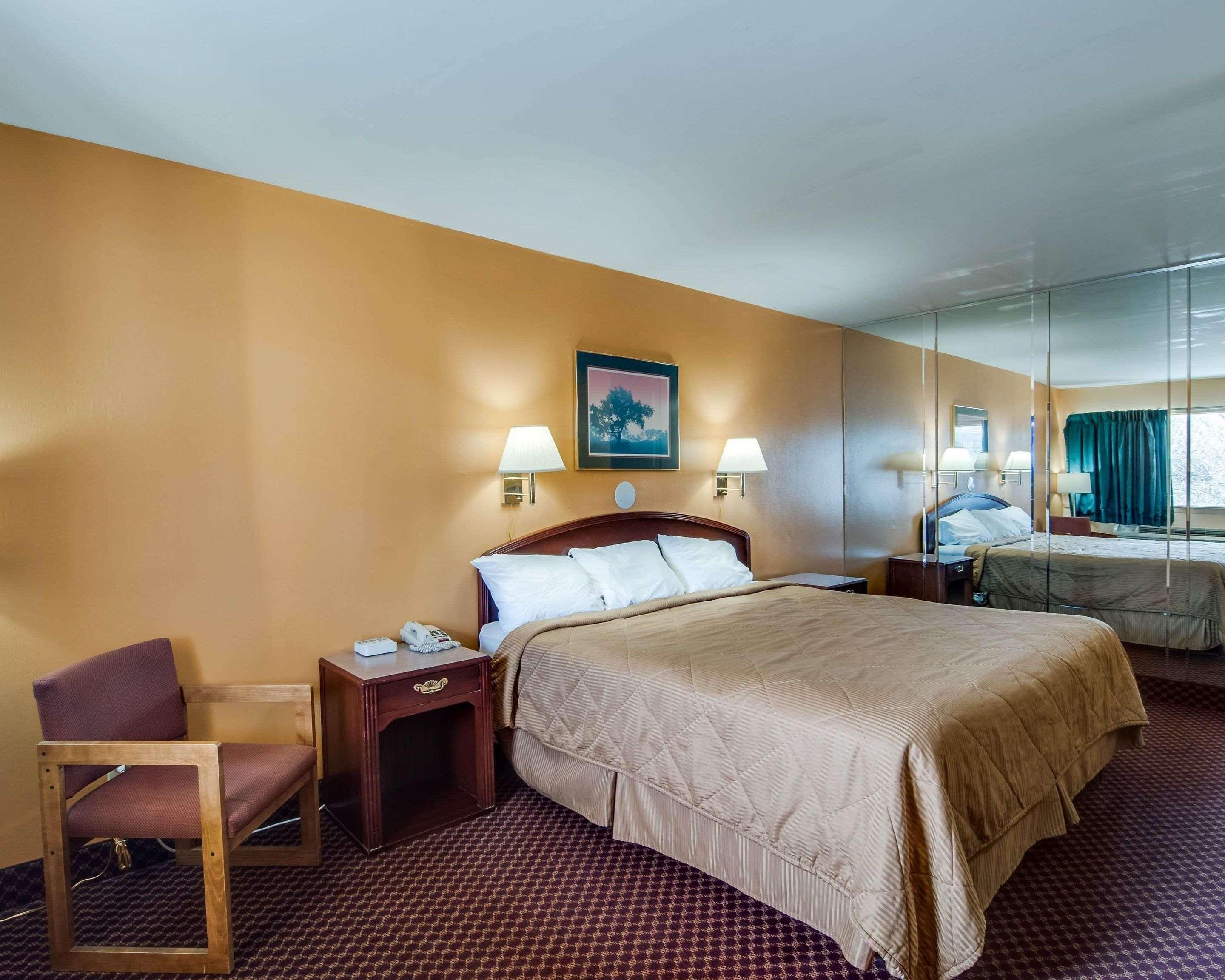 Econo Lodge Near Bluefield College Bagian luar foto