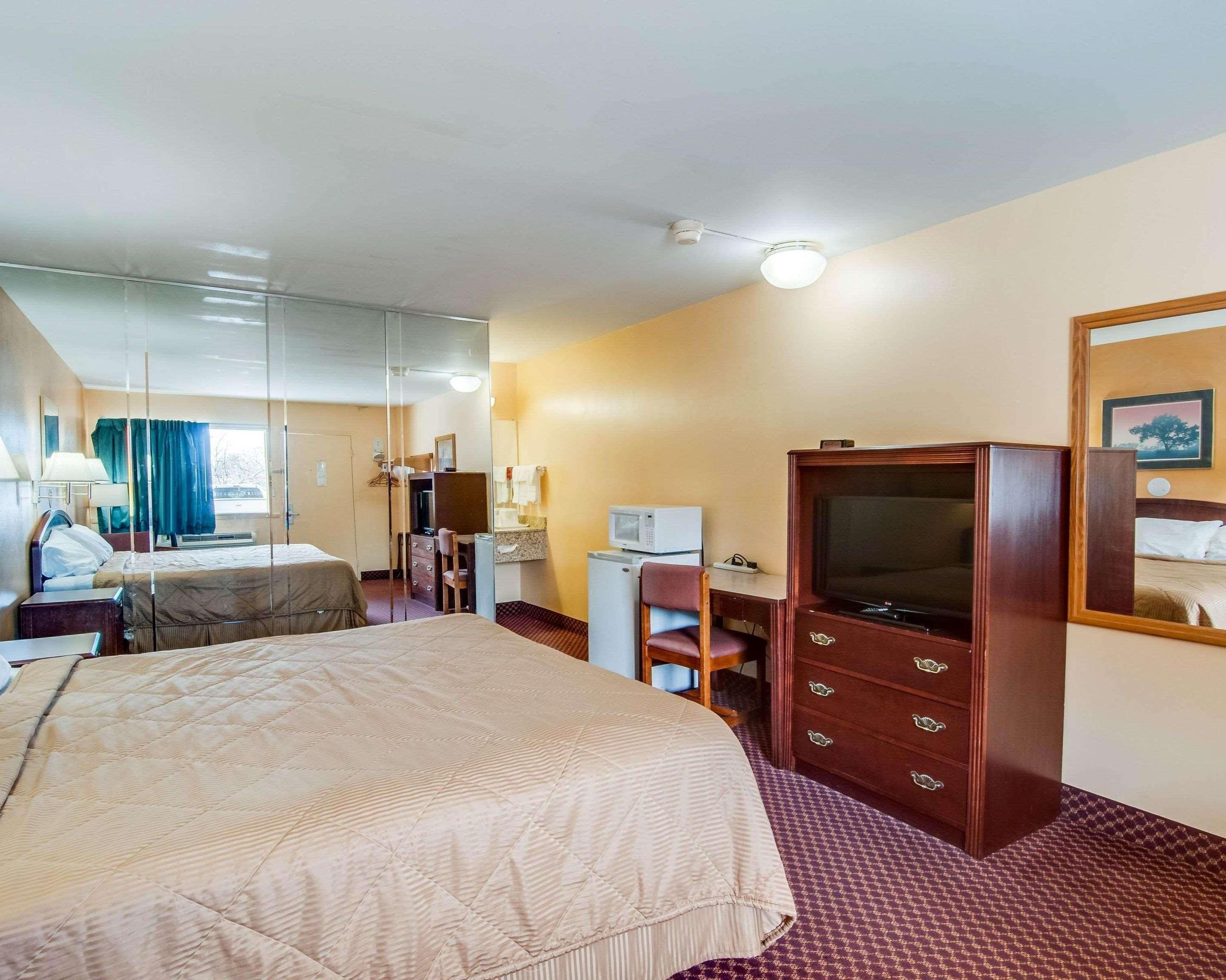 Econo Lodge Near Bluefield College Bagian luar foto