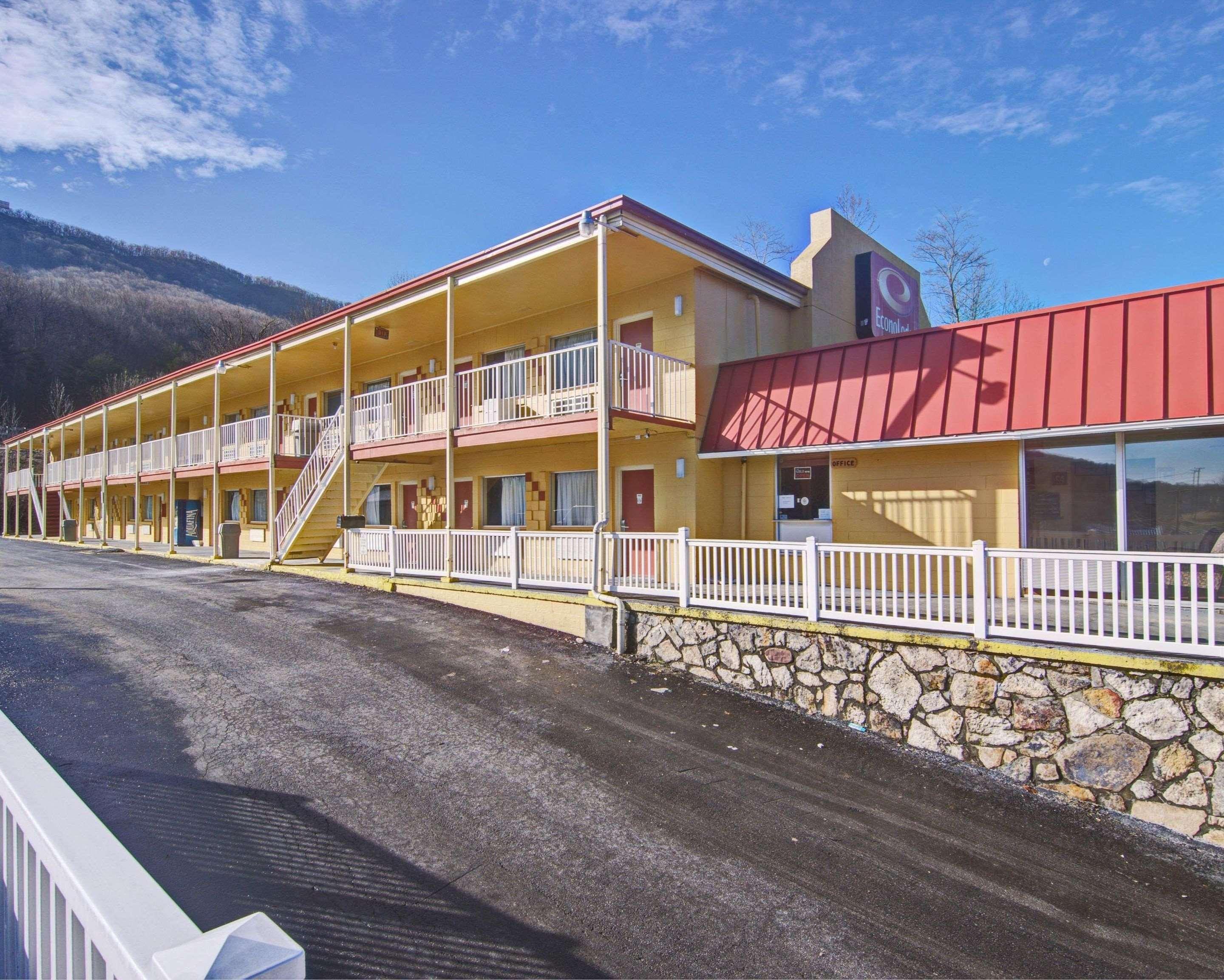 Econo Lodge Near Bluefield College Bagian luar foto