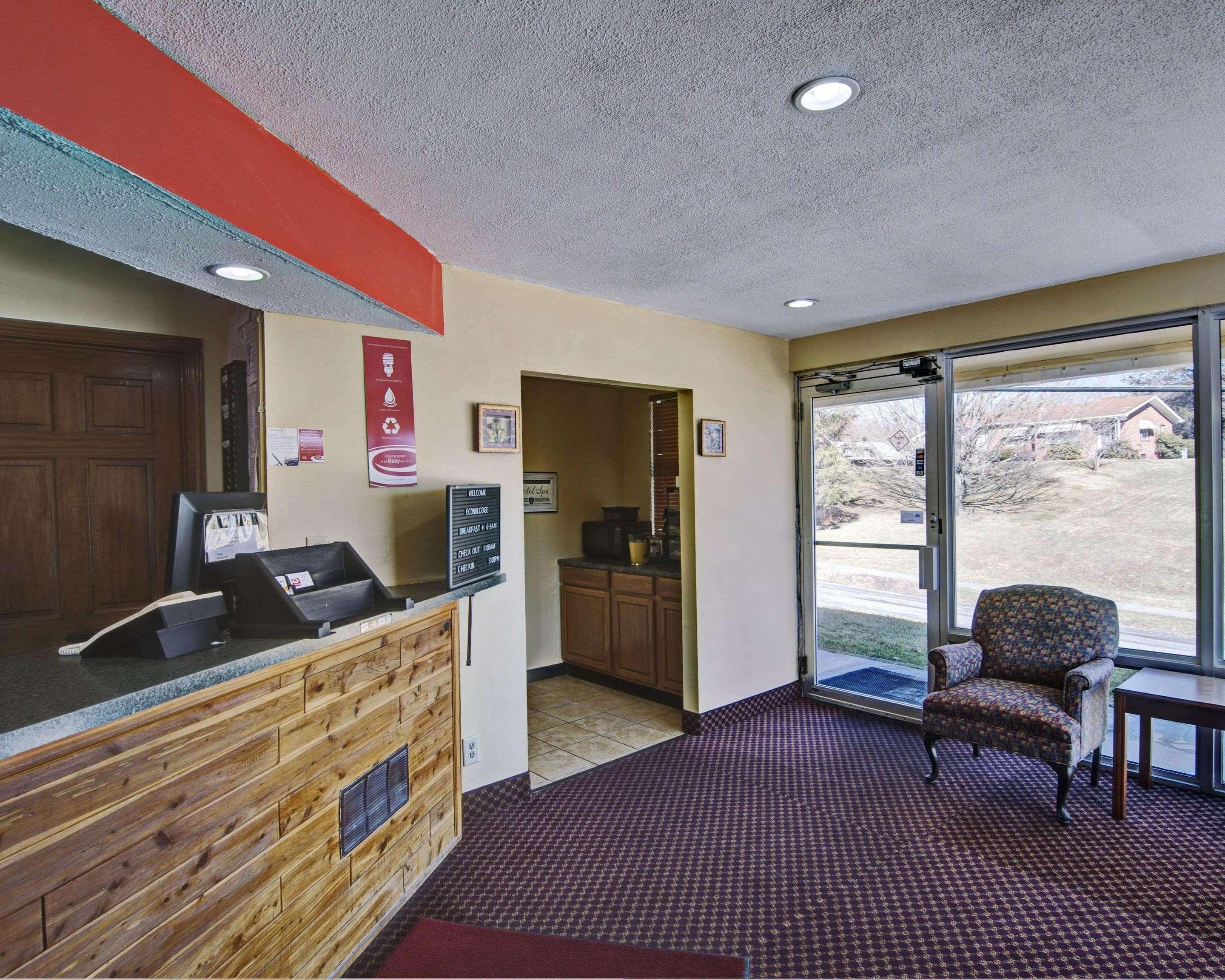 Econo Lodge Near Bluefield College Bagian luar foto