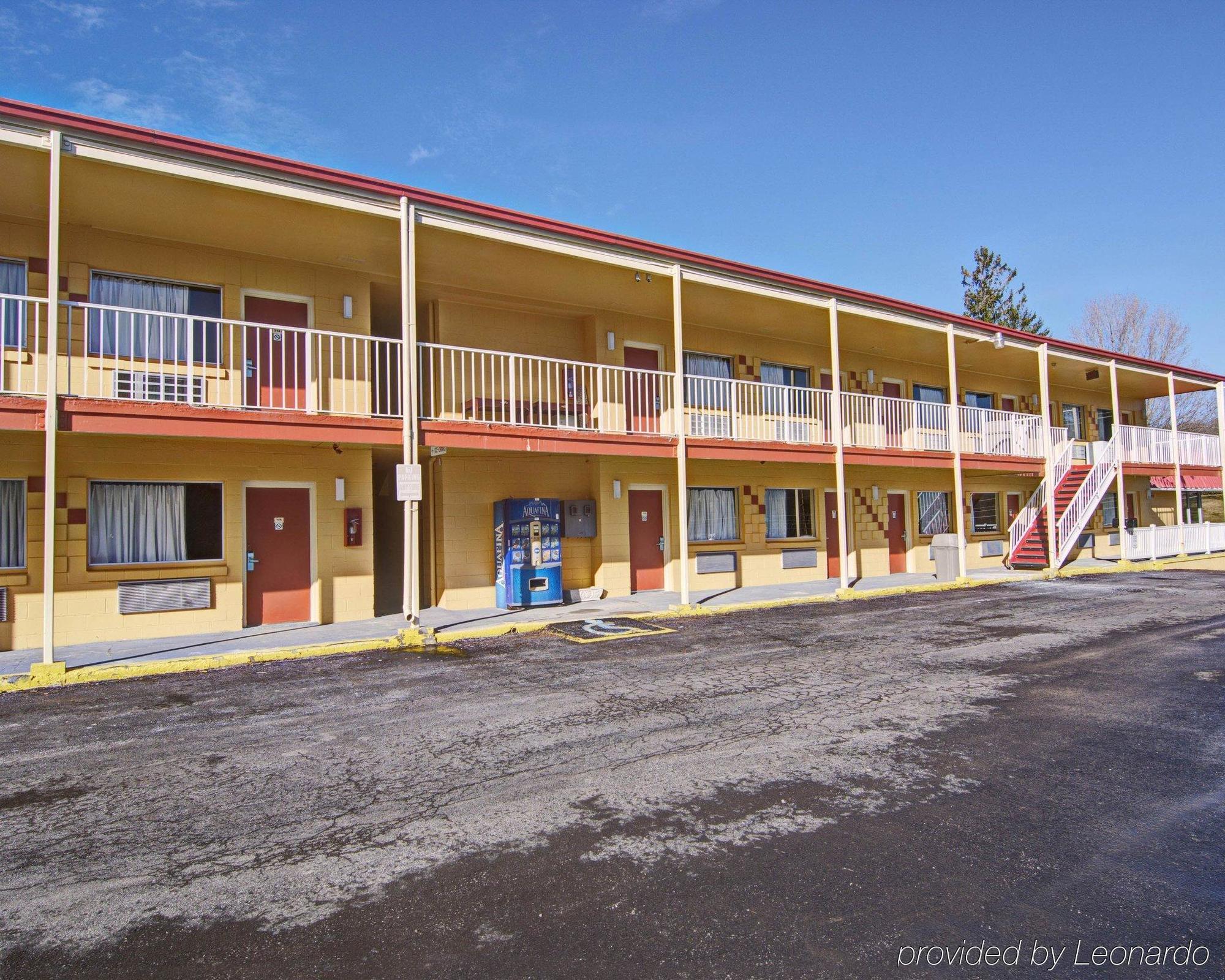 Econo Lodge Near Bluefield College Bagian luar foto