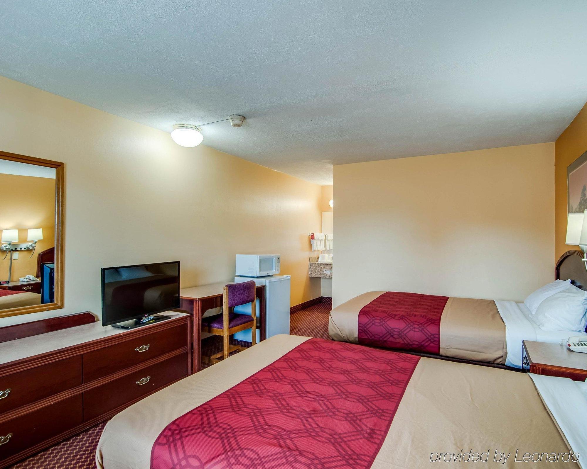 Econo Lodge Near Bluefield College Bagian luar foto