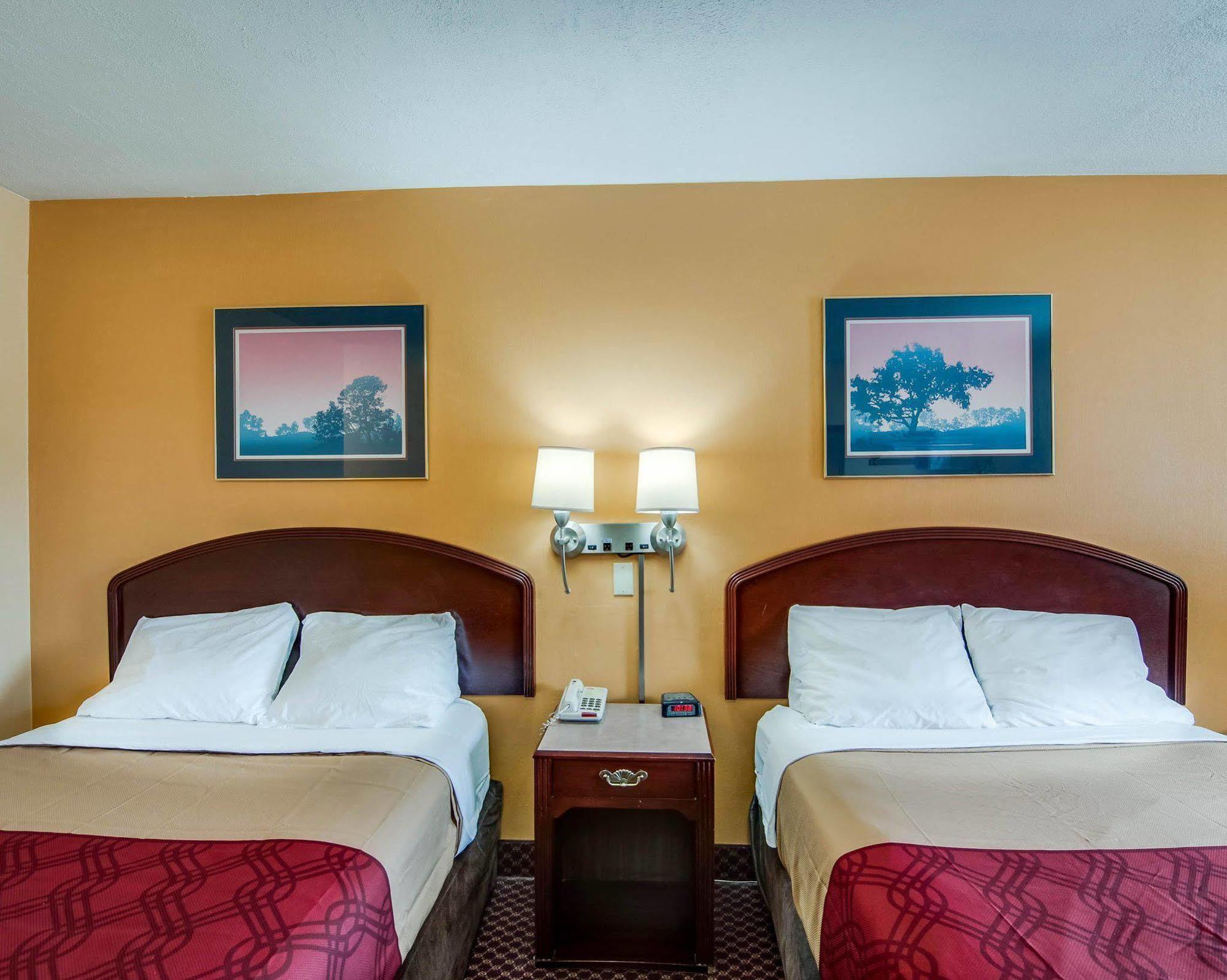 Econo Lodge Near Bluefield College Bagian luar foto
