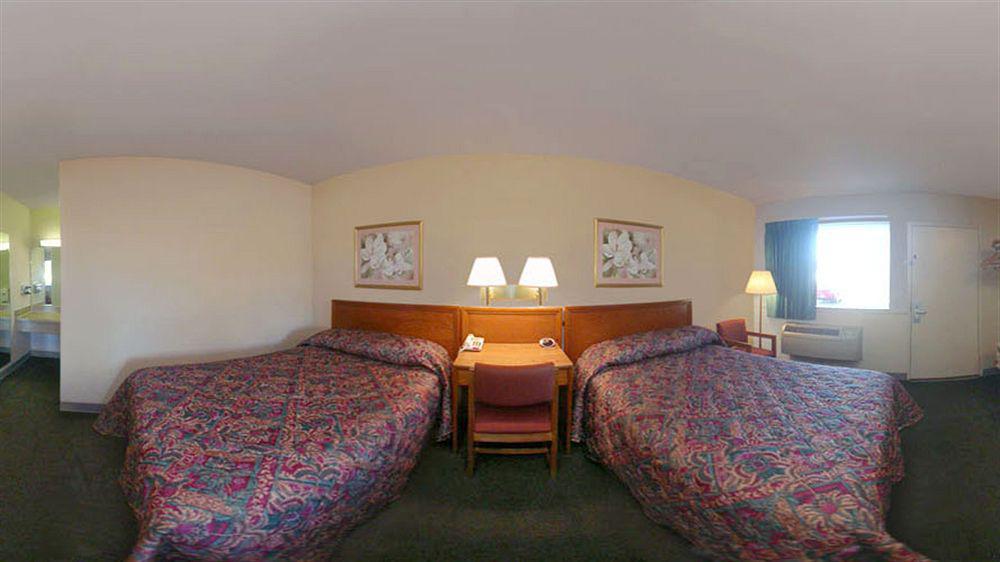 Econo Lodge Near Bluefield College Bagian luar foto
